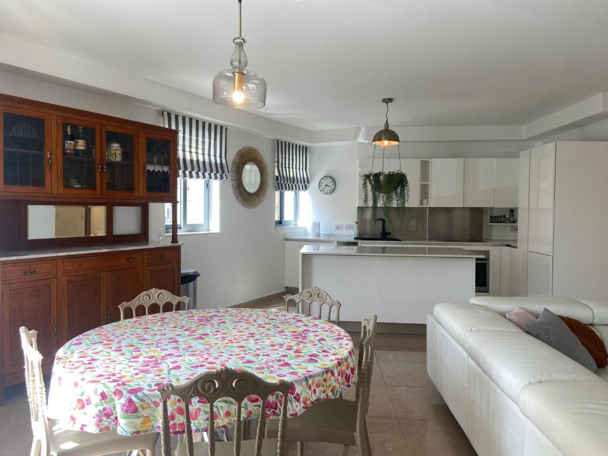 Cozy 2 Bedroom Apartment Near Seafront Gzira Exterior photo